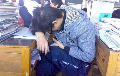 娱乐吃瓜酱学生说下了课,娱乐吃瓜酱学生揭秘校园新鲜事